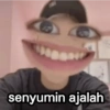 A
senyumin ajalah