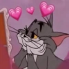 Tom Admirando com Corações