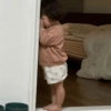 Niño ocultando la cara