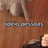 odeio pessoas.