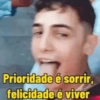 Prioridade é sorrir, felicidade é viver