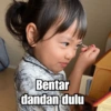 Bentar dandan dulu