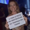 A VIDA É FEITA
DE OBSTÁCULOS
EU TROPEÇO EM
TODOS