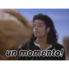 un momento!