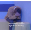 memegang otakku
agar tidak hilang