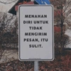 MENAHAN
DIRI UNTUK
TIDAK
MENGIRIM
PESAN, ITU
SULIT.
penyambutsenja