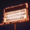 DILUAR HAHA HIHI,
PULANG KERUMAH
MENANGIS LAGI.
BUKITSANCAKI