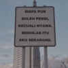 SIAPA PUN
BOLEH PERGI,
KECUALI NYAWA.
SEIKHLAS ITU
AKU SEKARANG.